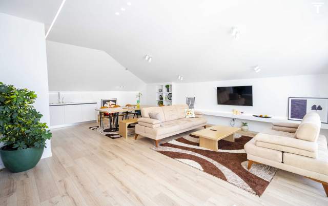 Tirane, shitet 3+1 Kati 6, 198 m² 180.000 Euro (Tufine)