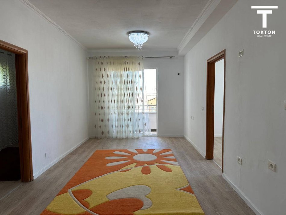 Tirane, shitet apartament 2+1 Kati 1, 84 m² 89.000 € (Rruga e Dajtit), TT 978