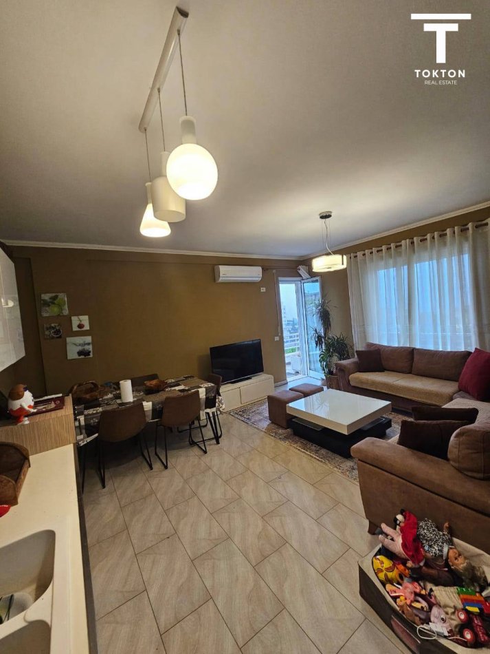 Tirane, shitet apartament 2+1+Ballkon Kati 2, 122 m² 146.400 € (Rruga e Dajtit) TT 954