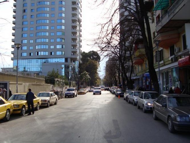 Tirane, jepet me qera dyqan , Kati 0, 22 m² 350 € (Ish Blloku)