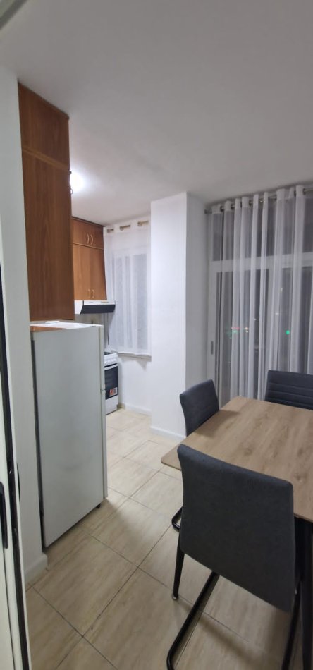 Tirane, jepet me qera apartament 1+1 Kati 6, 70 m² 650 € (komuna e parisit)