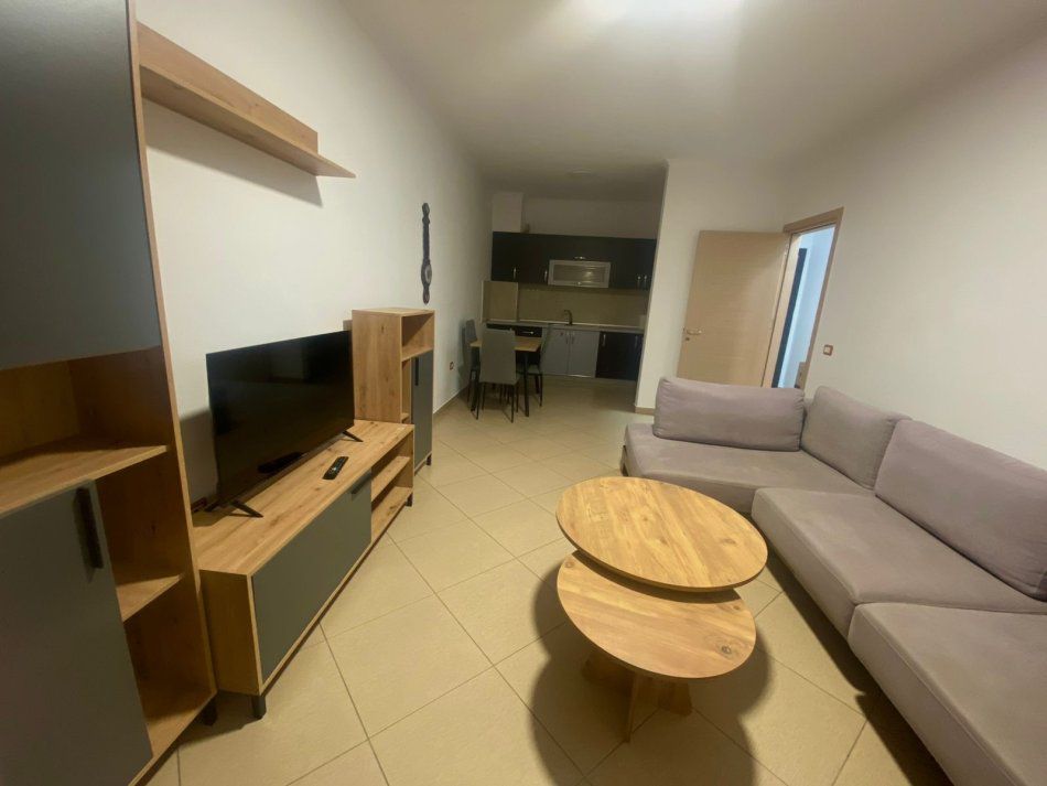 Tirane, jepet me qera apartament 1+1+Ballkon Kati 2, 65 m² 500 € (yzberisht)