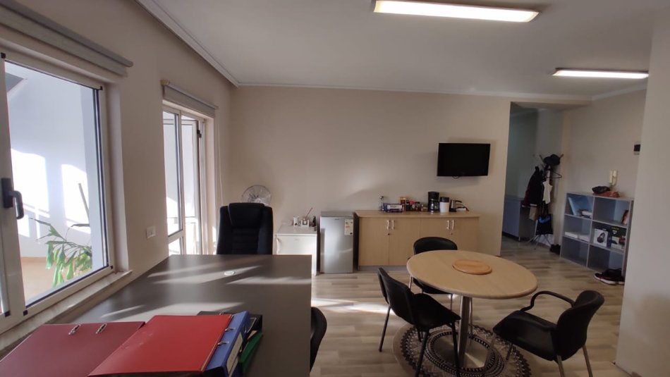 Tirane, jepet me qera apartament 2+1 Kati 10, 125 m² 1.500 € (BLLOK)