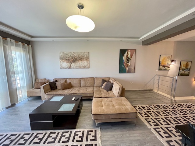 Tirane, jepet me qera apartament duplex 2+1+Ballkon Kati 1, 130 m² 600 € (Rezidenca Kodra e Diellit)