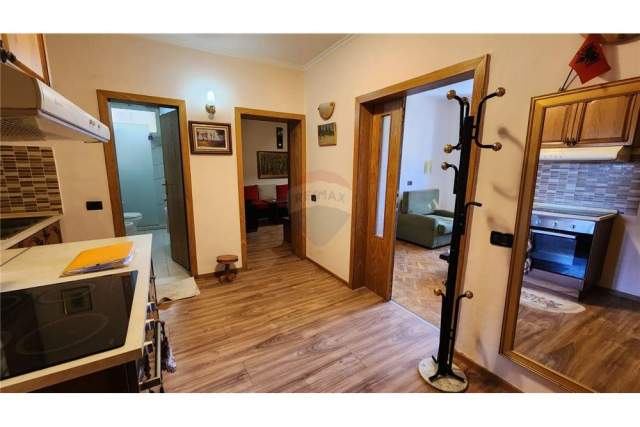 Tirane, jepet me qera apartament 2+1+A+BLK Kati 5, 95 m² 400 Euro (Rr. Ibrahim Rugova)