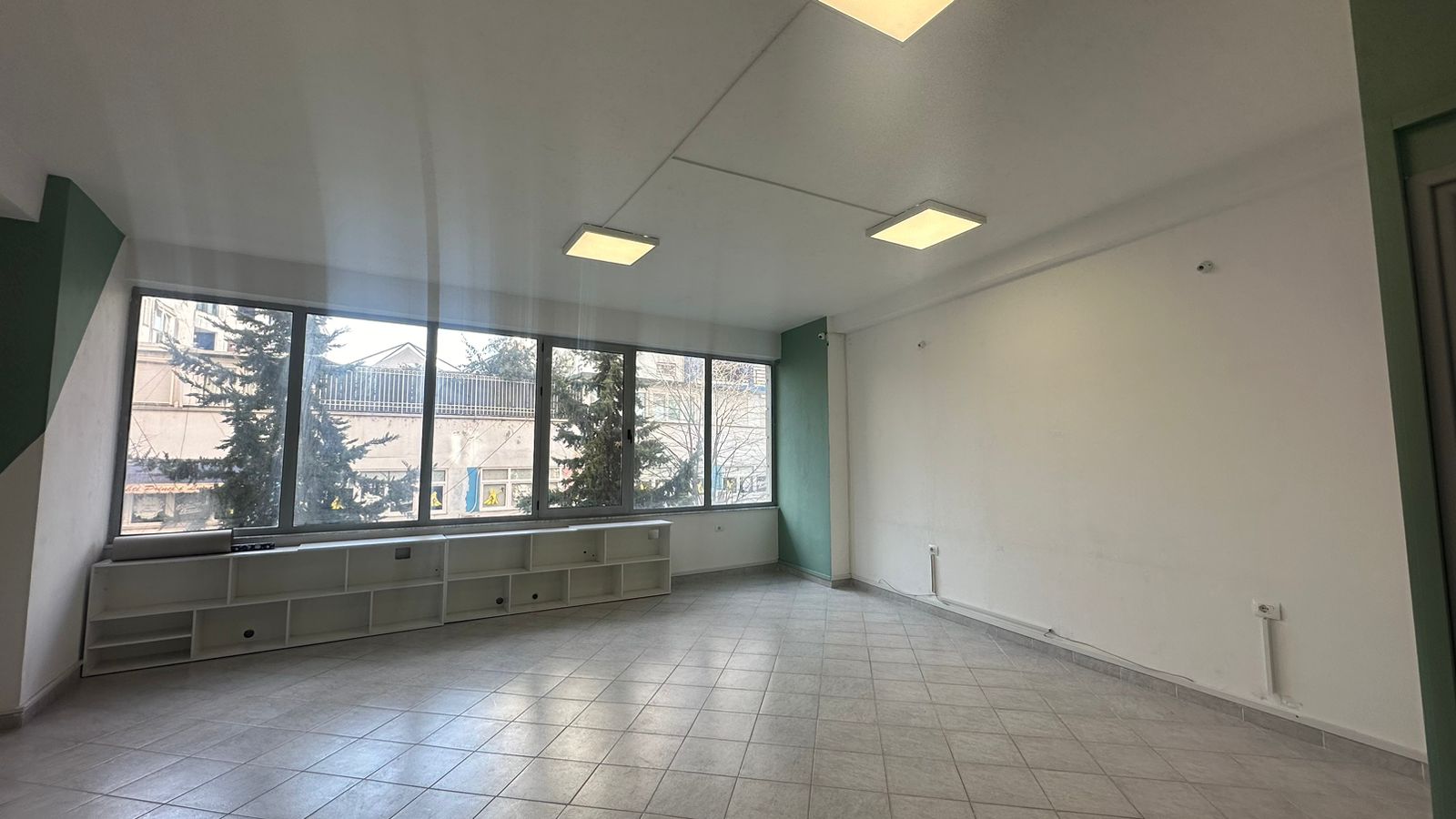 Qera, Ambient Biznesi, Brryli, Tiranë - 350€ | 80.5 m²
