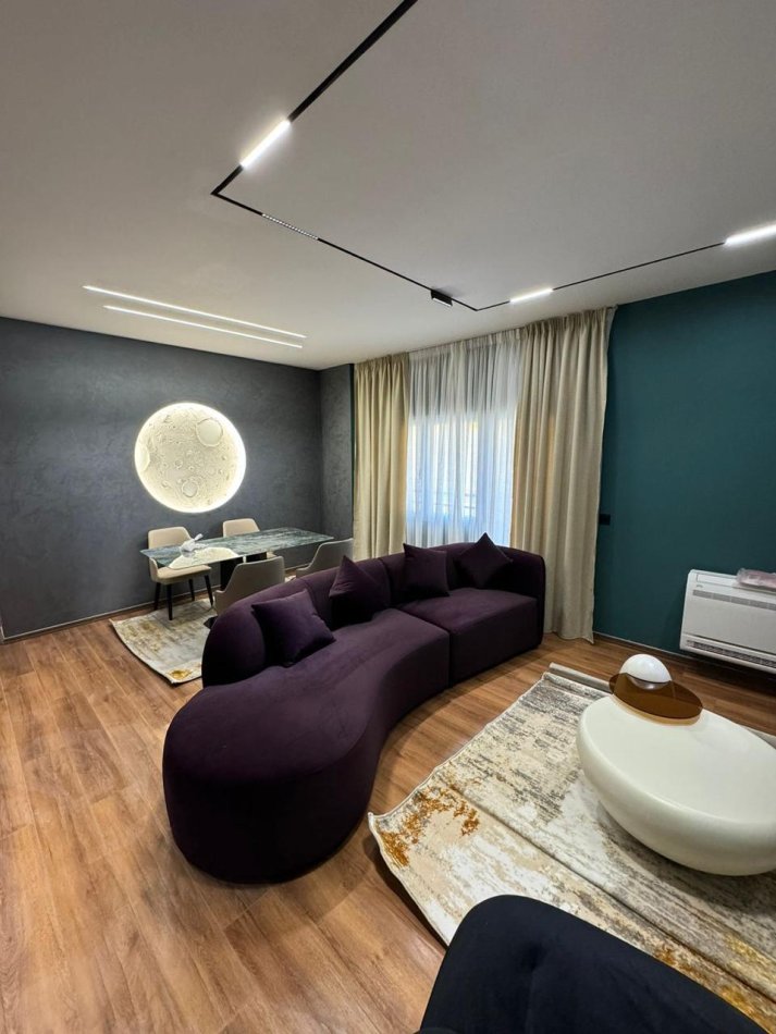 Tirane, jepet me qera apartament 1+1+Ballkon Kati 1, 80 m² 700 € 