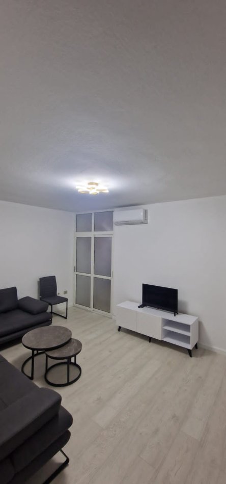 Tirane, jepet me qera apartament 1+1 Kati 6, 70 m² 650 € (komuna e parisit)