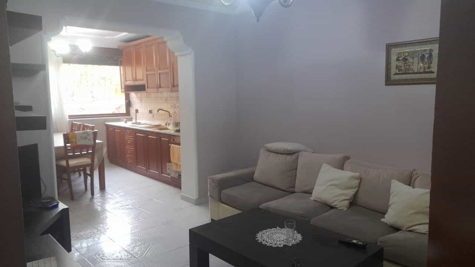 Tirane, jepet me qera apartament 2+1+Ballkon Kati 1, 70 m² 450 € (5 maji)