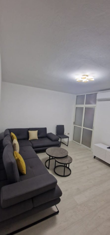 Tirane, jepet me qera apartament 1+1 Kati 6, 70 m² 650 € (komuna e parisit)