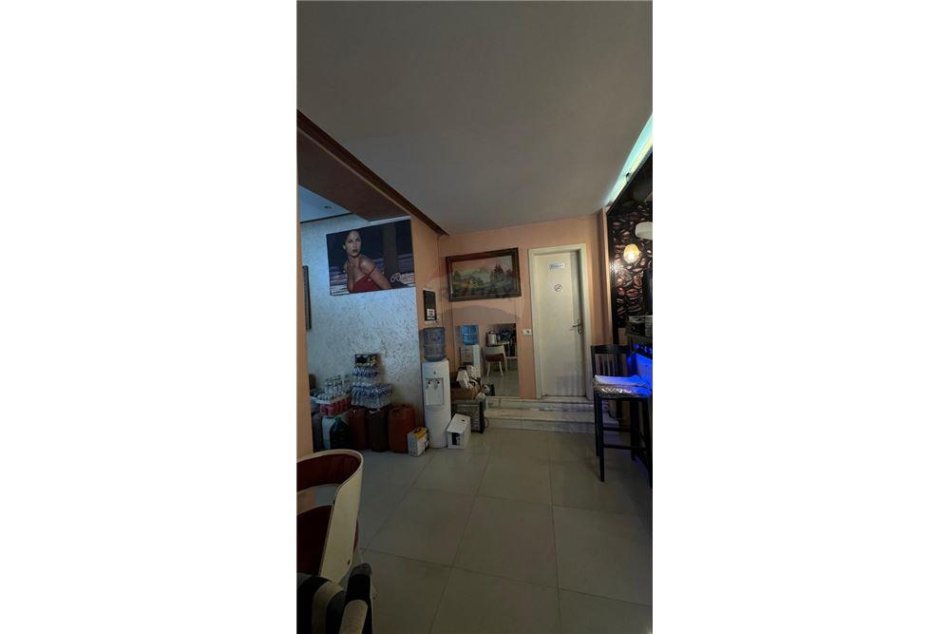 Tirane, shitet lokal Kati 0, 96 m² 310,000 € (Rruga &quot;Mehmet Brocaj&quot;)