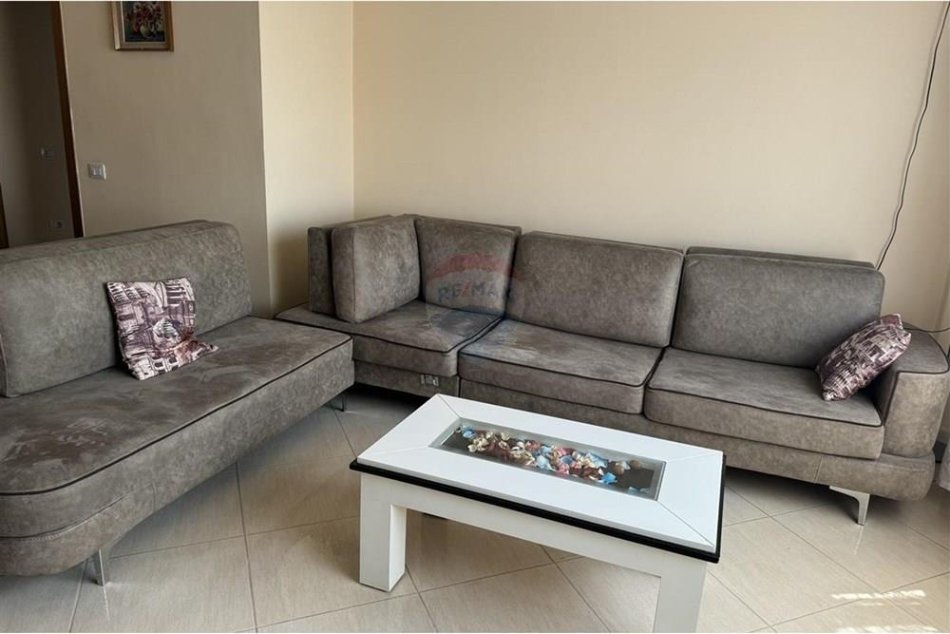 Tirane, shitet apartament 1+1 Kati 2, 72 m² 86.000 € (Fresku)