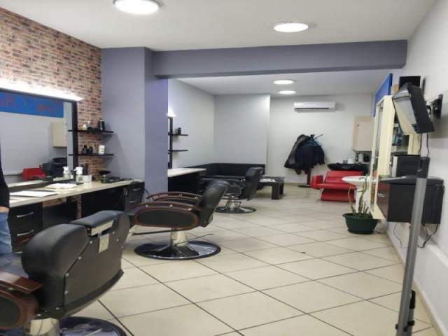 Tirane, shes dyqan Kati 0, 40 m² 180.000 Euro (Tirana e Re)