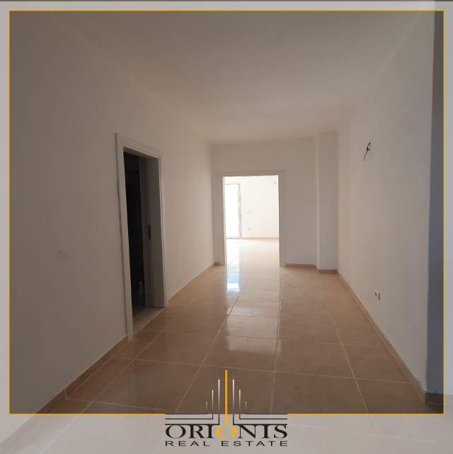 Durres, shitet apartament Kati 3, 104 m² 105.000 Euro (rruga "Abaz Çelkupa")