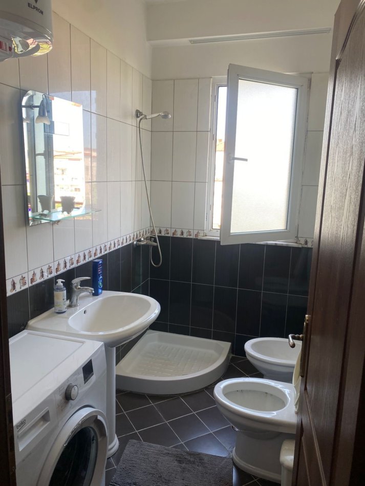 Jepet me qera apartament 2+1+Ballkon Kati 4, 100 m² 500 € (Kodra e Diellit, Fondacioni Eleonora)