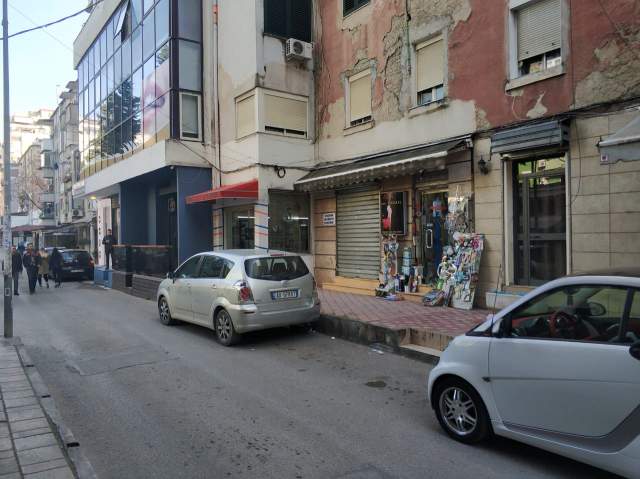 Tirana e Re - ne Bllok,  shes dyqan, 180.000 Euro (Rr.Nikolla Tupe)