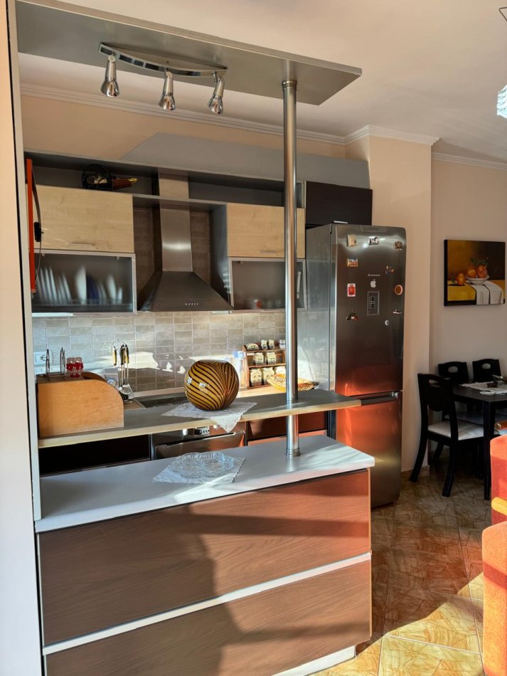 Durres, jap me qera apartament 2+1+Ballkon Kati 7, 84 m² 400 € (prane Pistes Apollonia Plazh, Durres.)
