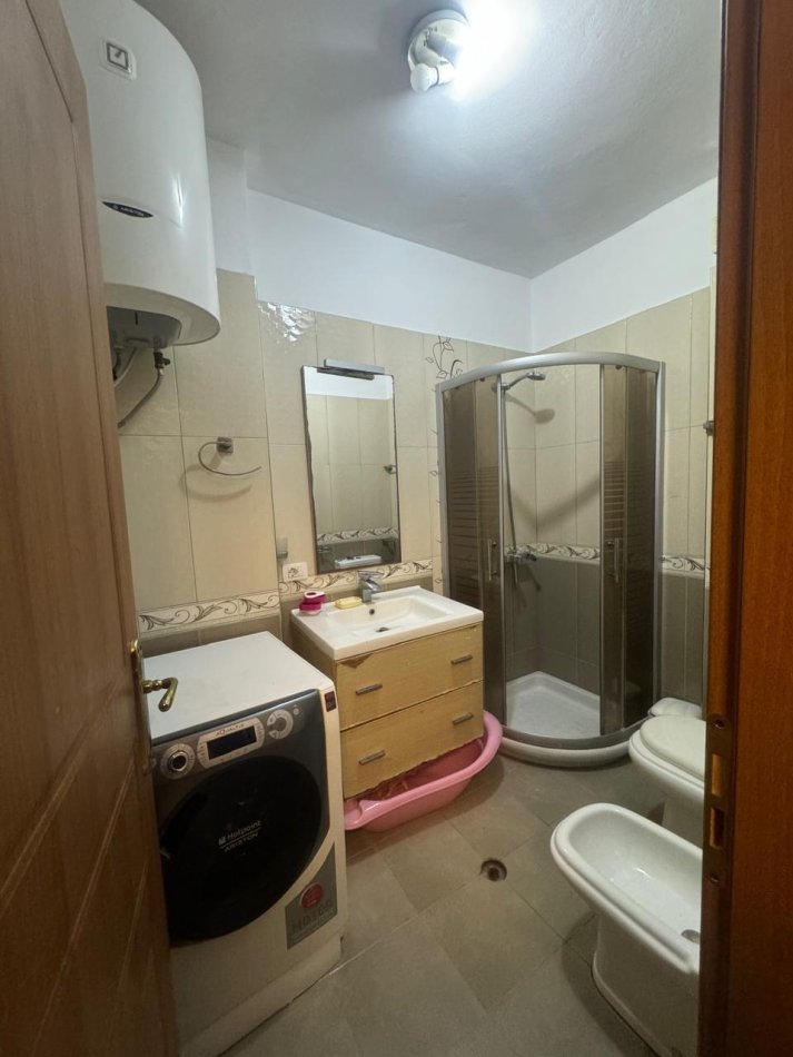 Tirane, jepet me qera apartament 2+1 Kati 3, 107 m² 500 € (5 Maj)