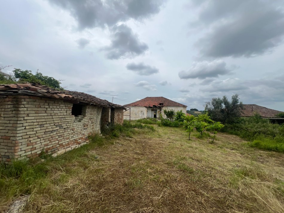 Durres, shitet shtepi 2+1+Ballkon Kati 1, 2.800 m² 100.000 € (Rruga e Shilores - Maminas)