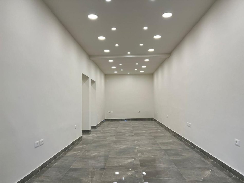 Tirane, shitet dyqan Kati 0, 89 m² 525.000 € (stadiumi dinamo)