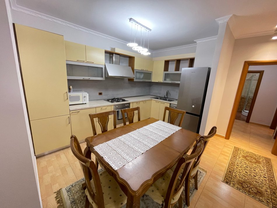 Tirane, jepet me qera apartament 2+1 Kati 5, 95 m² 650 € (21 dhjetori)