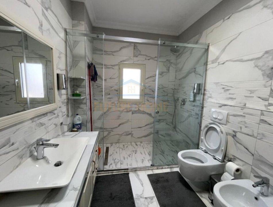 Tirane, jepet me qera apartament 3+1 Kati 2, 150 m² 600 € (Fresk)