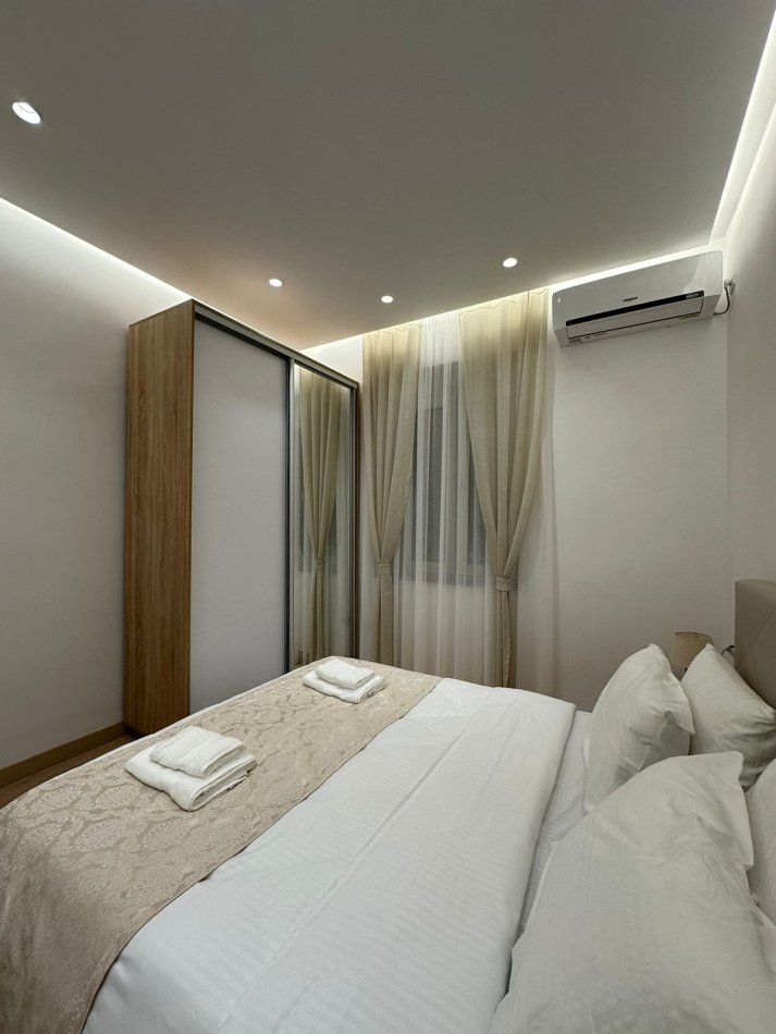 Tirane, jepet me qera apartament 1+1 Kati 2, 50 m² 800 € (Bllok)