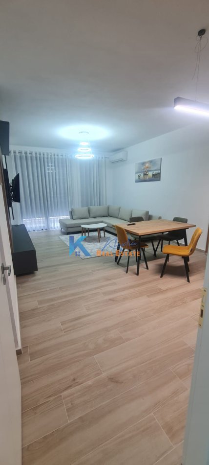 Tirane, jepet me qera apartament 2+1 Kati 4, 102 m² 700 € (Porcelan, te rezidenca Erli)