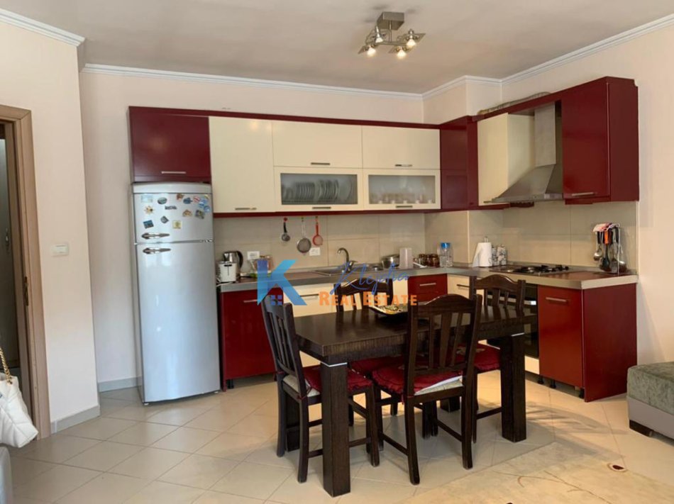 Tirane, shes apartament 2+1+Ballkon Kati 6, 98 m² 125.000 € (Yzberisht)