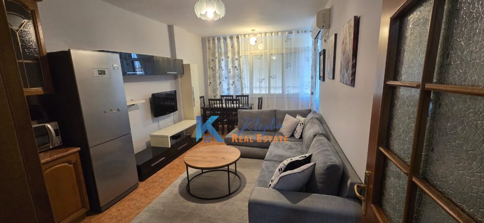 Tirane, jap me qera apartament 1+1+Ballkon Kati 7, 55 m² 50.000 € (Ish Parku i Autobuzave)