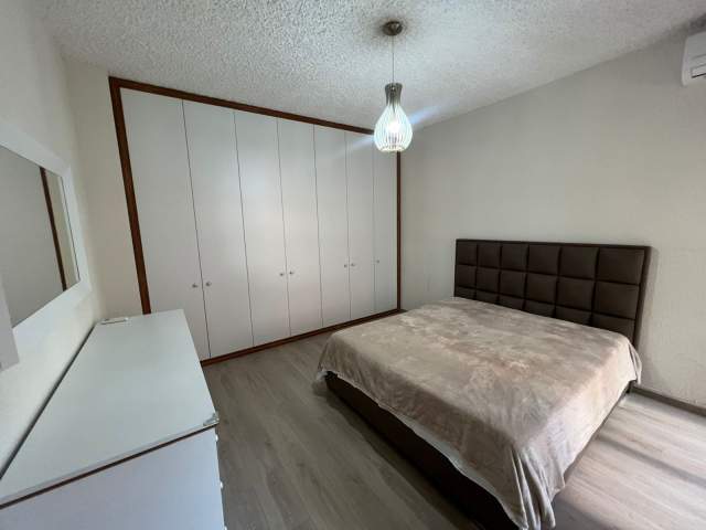 Tirane, jepet me qera apartament 3+1 Kati 2, 150 m² 850 Euro (Rruga e kosovareve)