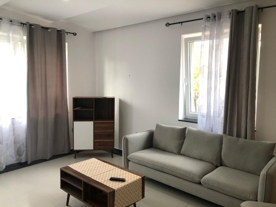 Tirane, jepet me qera apartament 2+1+Ballkon Kati 2, 65 m² 500 € (Ruga Bardhyl, Brryl)