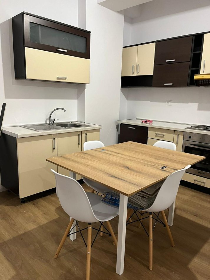 Tirane, jepet me qera apartament 2+1 Kati 4, 95 m² 450 € (Pasho Hysa)