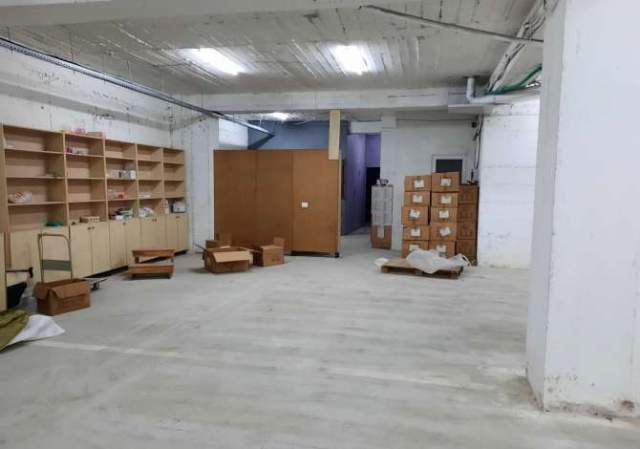 Tirane, jepet me qera magazine Kati -1, 180 m² 400 Euro (Bulevardi "Migjeni")