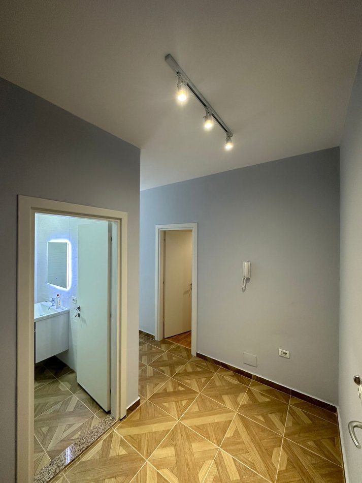 Tirane, jepet me qera apartament 2+1 Kati 7, 75 m² 500 € (5 Maj)