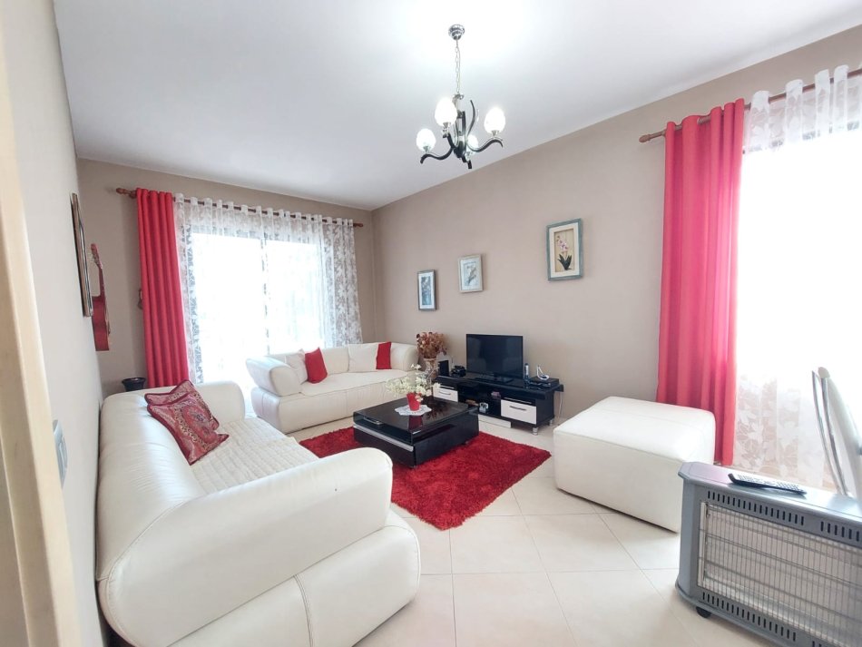Shitet kati i dyte i nje vile 150m2, 110.000 Euro