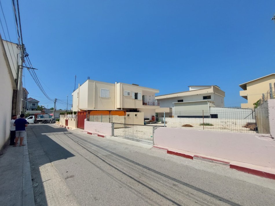 Durres, shitet Vile 5+1+Ballkon Kati 2, 600.000 € (Rruga e Nishtulles, Shkozet, Durres.)