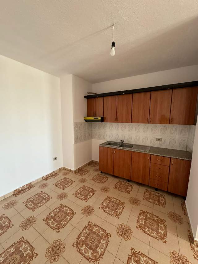 Tirane, jepet me qera apartament 2+1+BLK Kati 7, 86 m² 40.000 Leke (ish Restorant Durresi)
