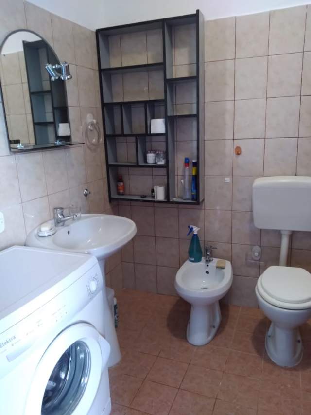 Tirane, jepet me qera Vile 2+1 Kati 1, 80 m² 40.000 Leke (Tregu Elektrik)