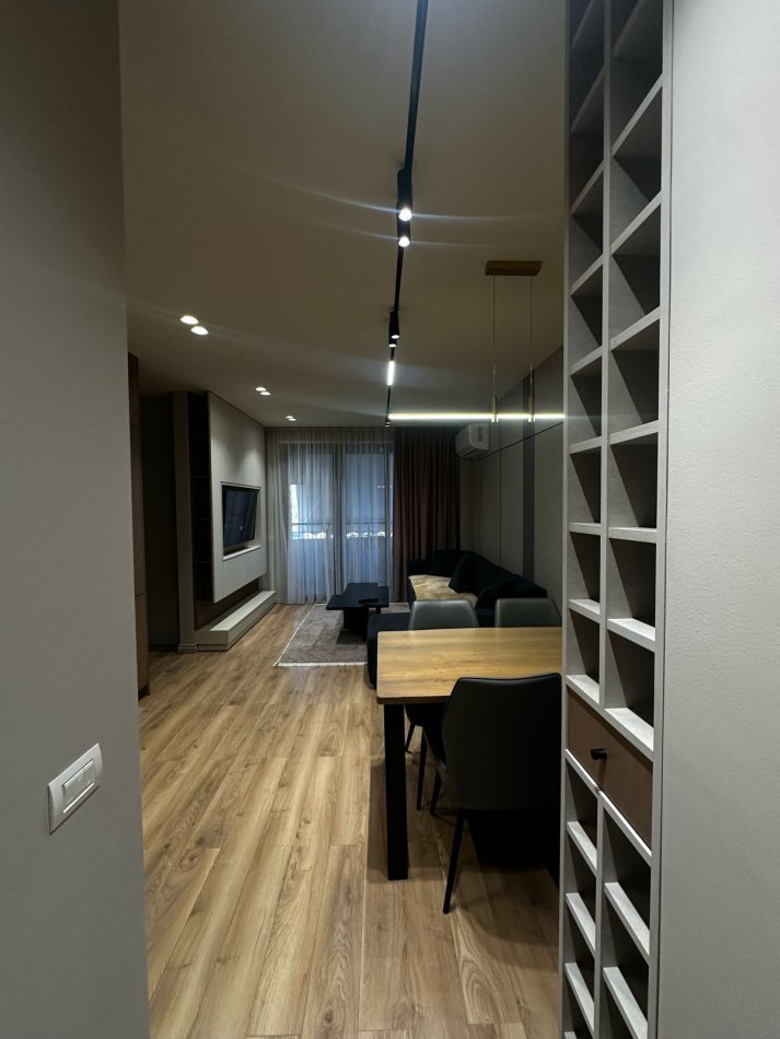 Tirane, jepet me qera apartament 2+1+Ballkon Kati 2, 81 m² 700 € (Rruga Mergimi)