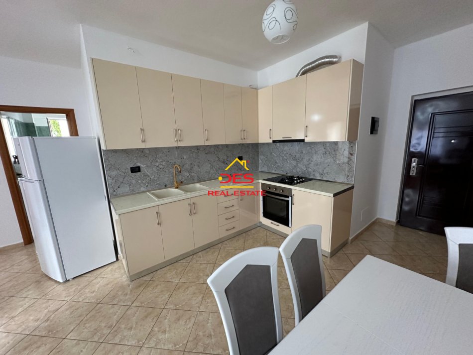 Vlore, jepet me qera apartament 2+1 Kati 2, 110 m² 400 € (Rruga Hasan Kushta)