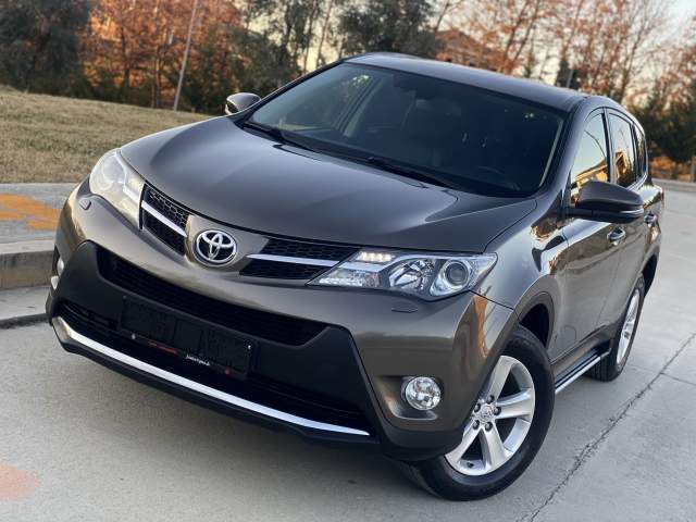 Tirane, shes makine Toyota Rav4 Viti 2014,