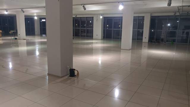 Tirane, jepet me qera ambjent biznesi Kati 0, 2.600 m² 11.000 Euro (Autostrada Tirane- Durres)