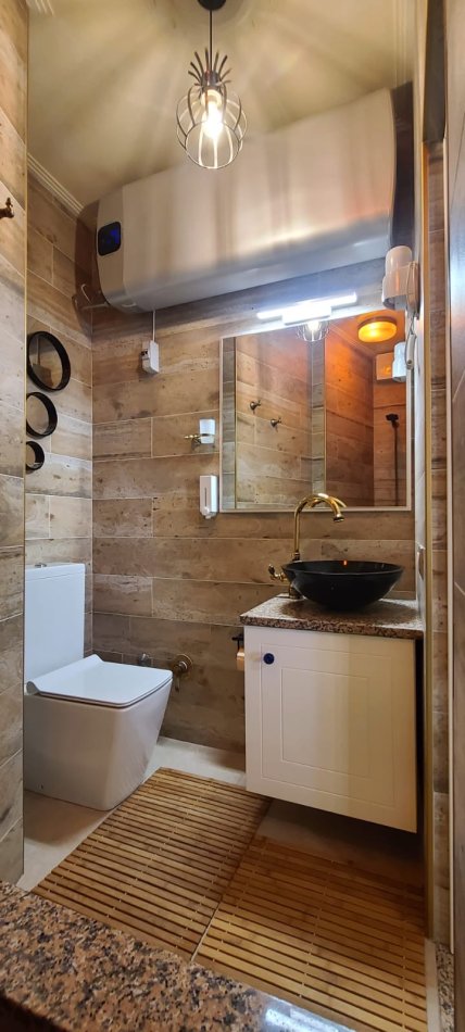 Tirane, jepet me qera apartament 1+1+Ballkon Kati 5, 60 m² 620 € (Komuna e Parisit prane Caffe de Paris)