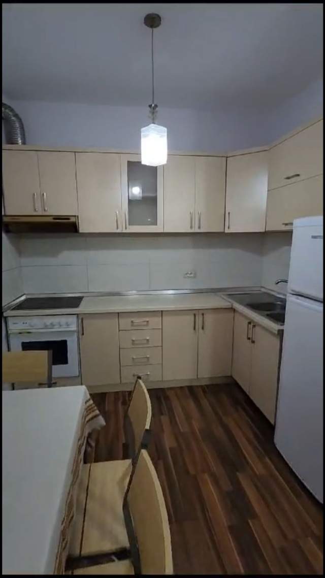 Tirane, jepet me qera apartament 1+1+BLK Kati 1, 70 m² 35.000 Leke (Rruga Artan Lenja)
