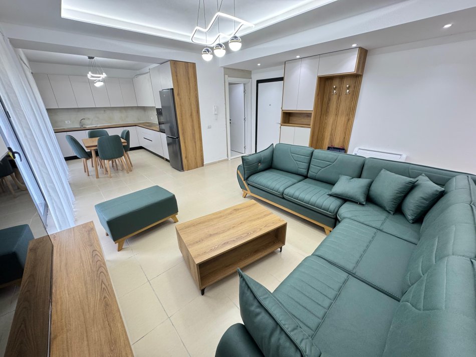 Tirane, jepet me qera apartament 2+1+Ballkon Kati 1, 170 m² 1.000 € (kodra e diellit)