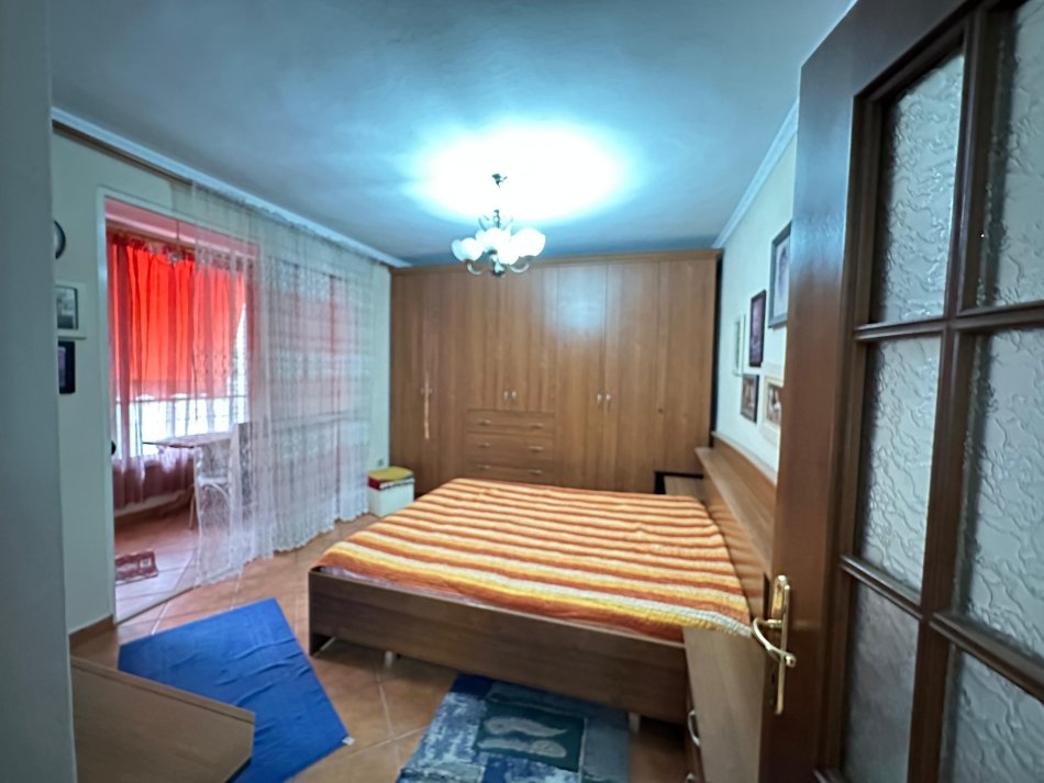 Tirane, jepet me qera apartament 2+1 Kati 4, 95 m² 650 € (pallati i sporteve)