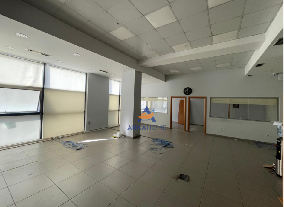 JEPET ZYRE ME QIRA Kati 1, 140 m² 1.200 € (Kristal Center)