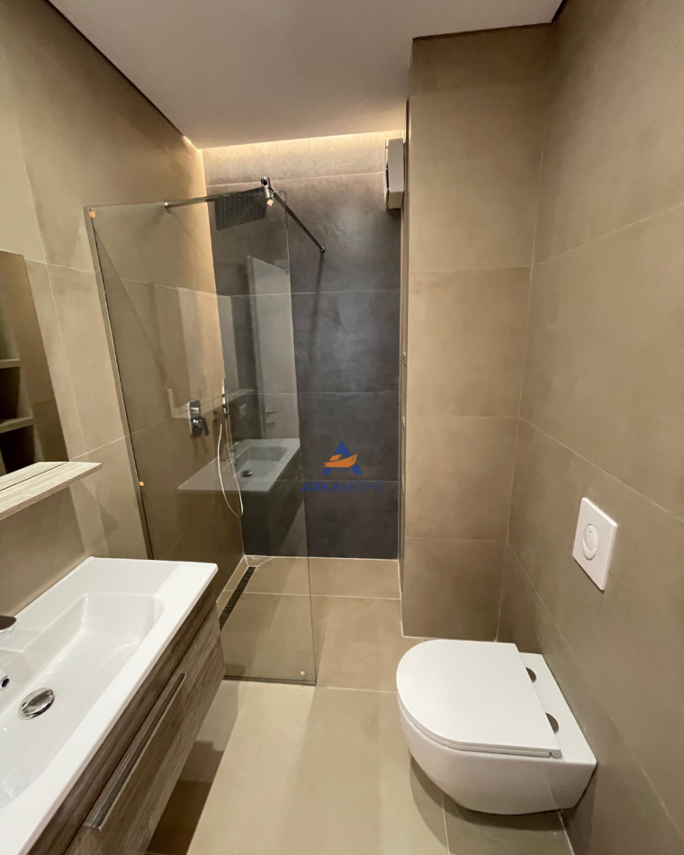 JEPET APARTAMENT 3+1 ME QERA TE LIQENI I THATË 1100 EURO