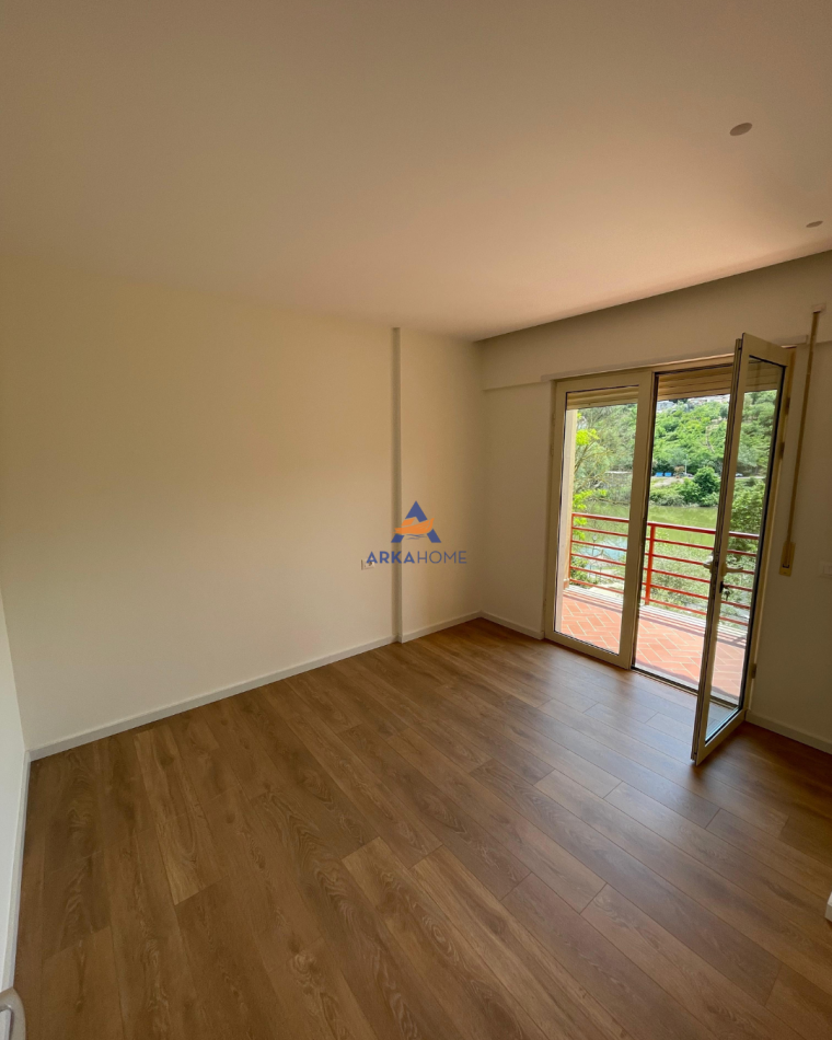 JEPET APARTAMENT 3+1 ME QERA TE LIQENI I THATË 1100 EURO